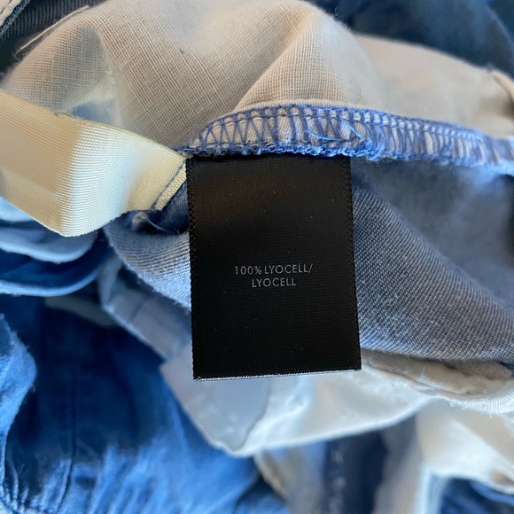 Ann Taylor Boho Wide Leg Jeans Pants
Size 2
Pockets front and back - Picture 5 of 6